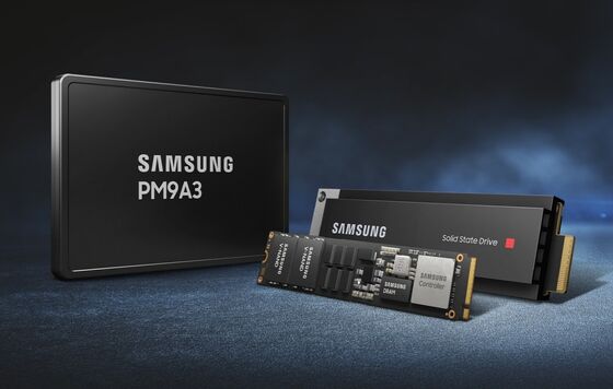 SSD empresarial Samsung PM9A3 7,68 TB PCIe 4.0 NVMe com fator de forma U.2 de 6900 MB/s